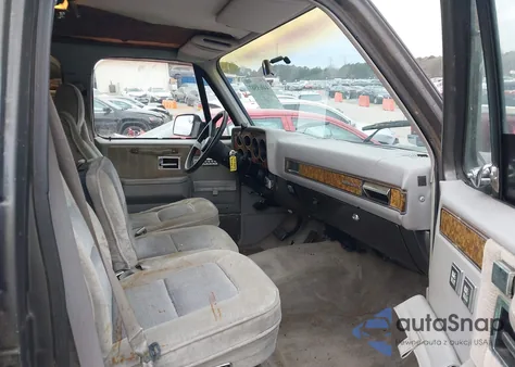 1991 GMC Suburban R25 Conventional из США, поврежденный, VIN 1GKGR26NXMF522726